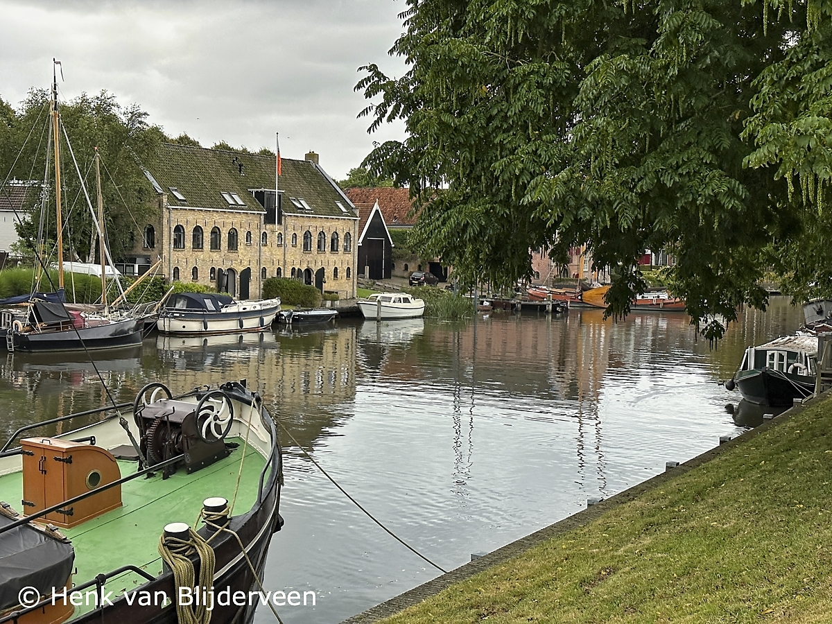 sigarenfabriek van de erven Brouwer aan het Grootdiep in Dokkum0002